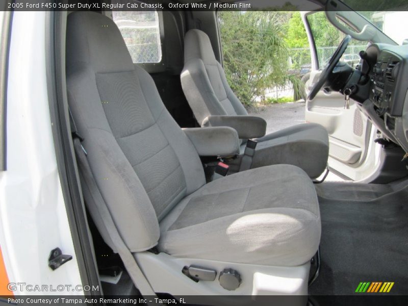 Oxford White / Medium Flint 2005 Ford F450 Super Duty XL Regular Cab Chassis