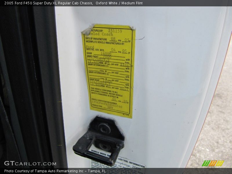 Oxford White / Medium Flint 2005 Ford F450 Super Duty XL Regular Cab Chassis