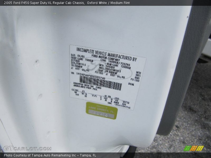 Oxford White / Medium Flint 2005 Ford F450 Super Duty XL Regular Cab Chassis