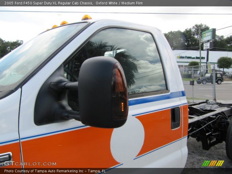 Oxford White / Medium Flint 2005 Ford F450 Super Duty XL Regular Cab Chassis