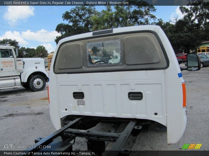 Oxford White / Medium Flint 2005 Ford F450 Super Duty XL Regular Cab Chassis