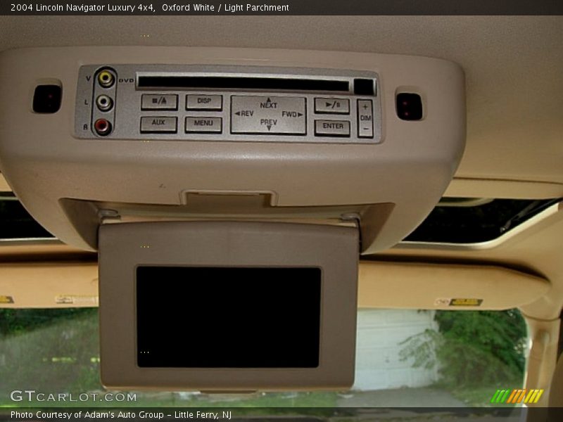 Oxford White / Light Parchment 2004 Lincoln Navigator Luxury 4x4