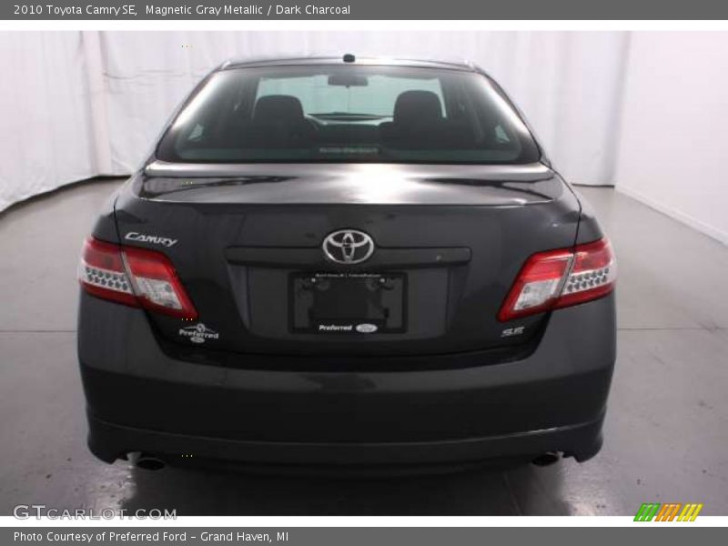 Magnetic Gray Metallic / Dark Charcoal 2010 Toyota Camry SE