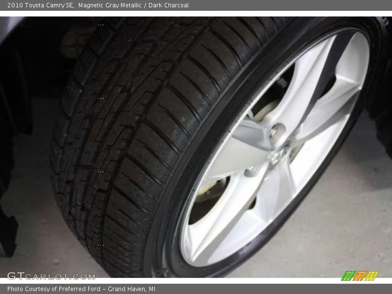 Magnetic Gray Metallic / Dark Charcoal 2010 Toyota Camry SE