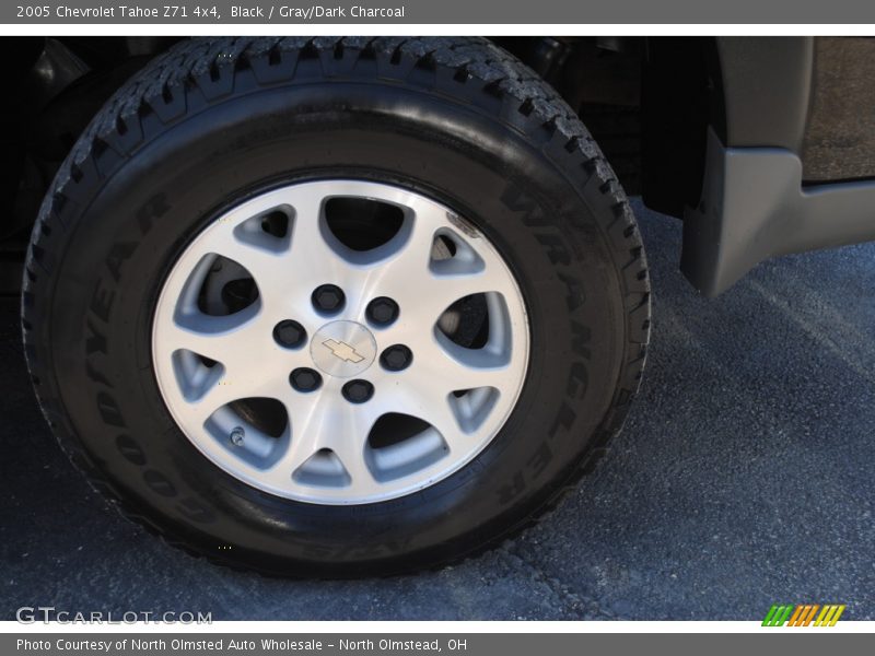 Black / Gray/Dark Charcoal 2005 Chevrolet Tahoe Z71 4x4