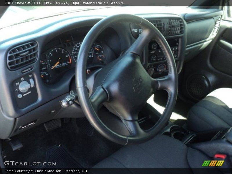  2004 S10 LS Crew Cab 4x4 Steering Wheel