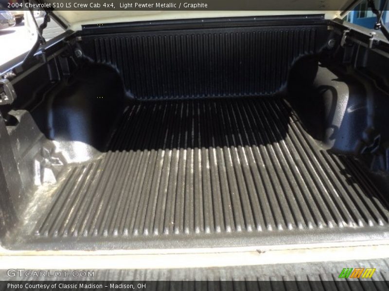 Light Pewter Metallic / Graphite 2004 Chevrolet S10 LS Crew Cab 4x4