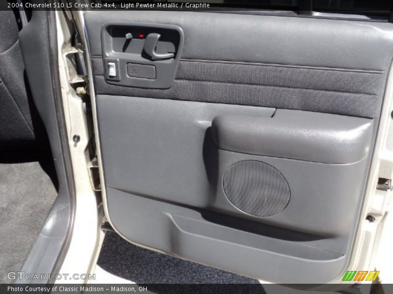 Light Pewter Metallic / Graphite 2004 Chevrolet S10 LS Crew Cab 4x4