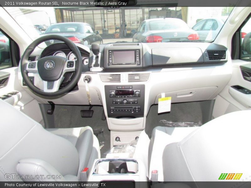 Nocturne Black Metallic / Aero Gray 2011 Volkswagen Routan SEL