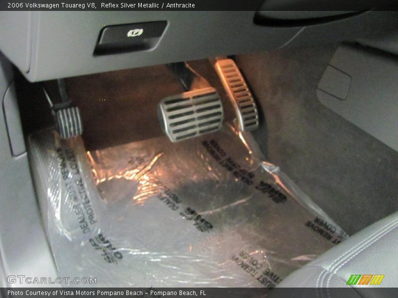 Reflex Silver Metallic / Anthracite 2006 Volkswagen Touareg V8