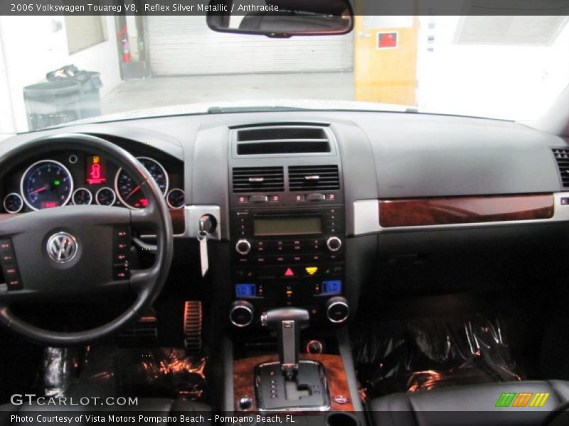 Reflex Silver Metallic / Anthracite 2006 Volkswagen Touareg V8