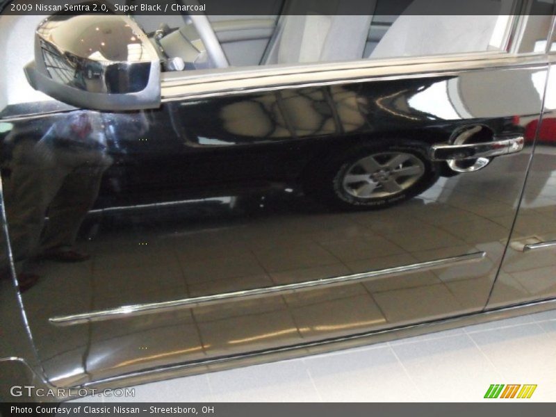 Super Black / Charcoal 2009 Nissan Sentra 2.0