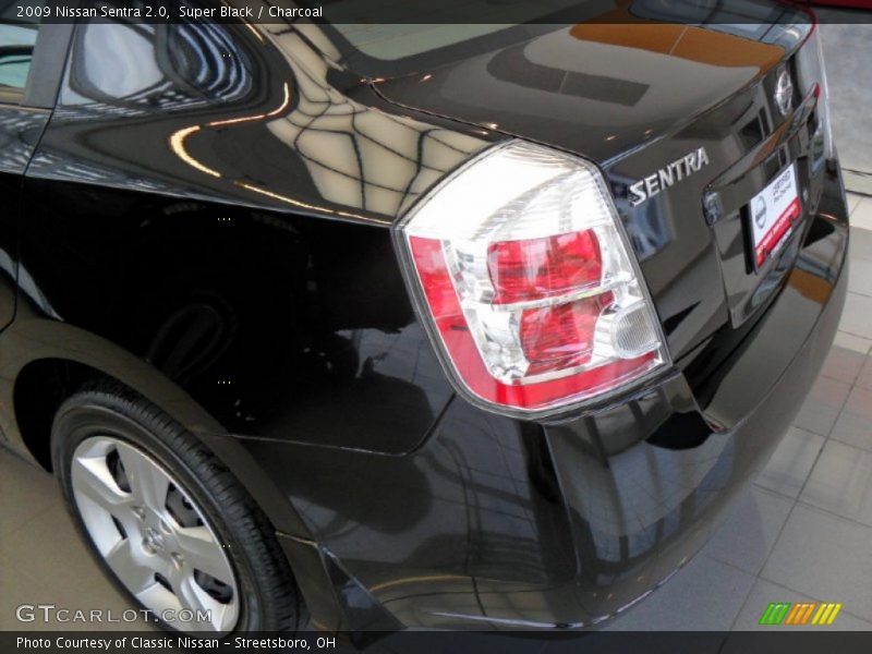Super Black / Charcoal 2009 Nissan Sentra 2.0