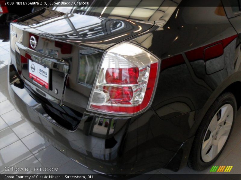 Super Black / Charcoal 2009 Nissan Sentra 2.0