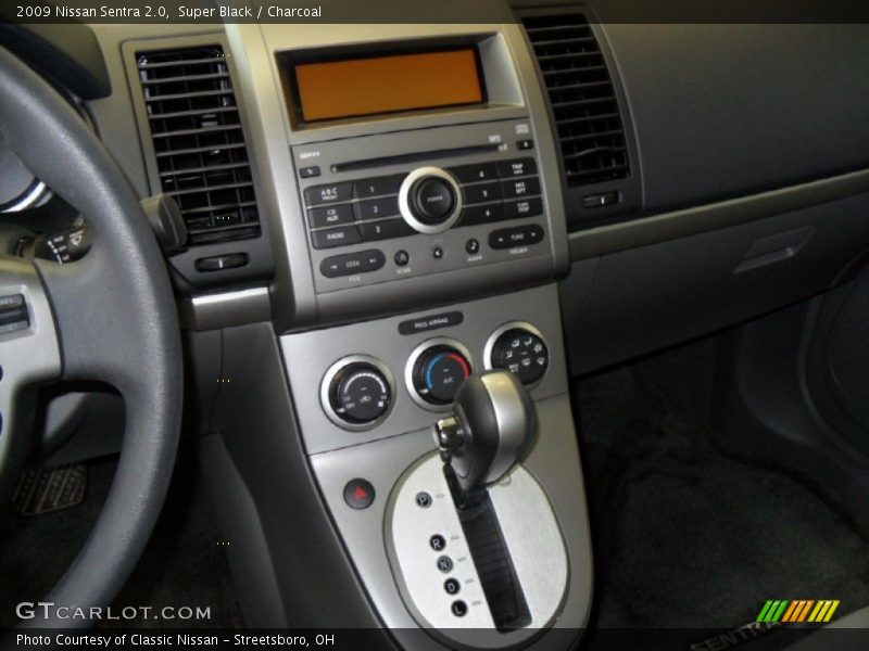 Super Black / Charcoal 2009 Nissan Sentra 2.0