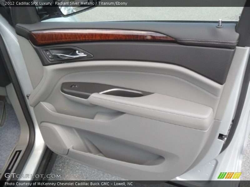 Radiant Silver Metallic / Titanium/Ebony 2012 Cadillac SRX Luxury