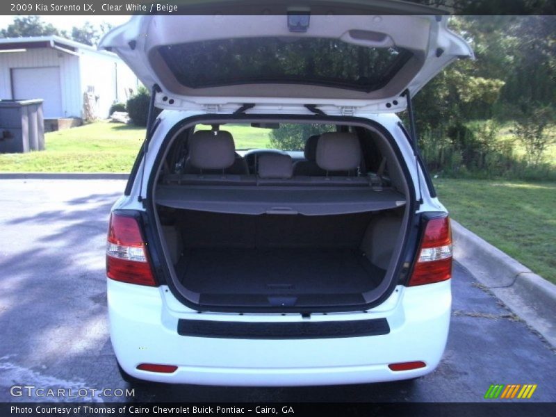 Clear White / Beige 2009 Kia Sorento LX