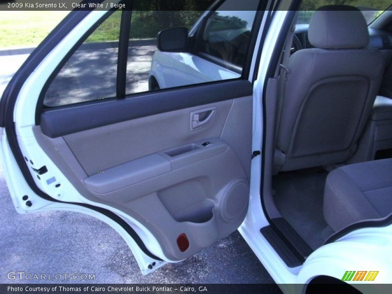 Clear White / Beige 2009 Kia Sorento LX