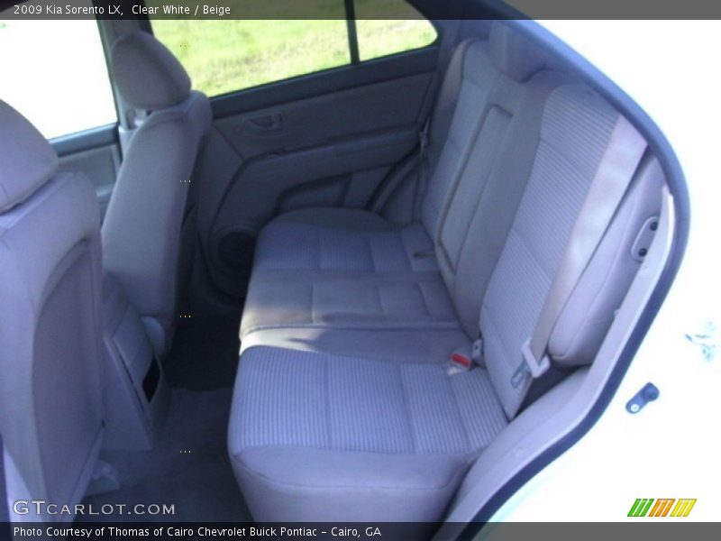 Clear White / Beige 2009 Kia Sorento LX