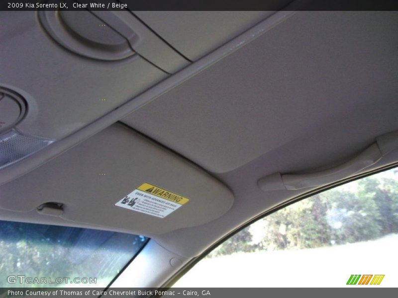 Clear White / Beige 2009 Kia Sorento LX