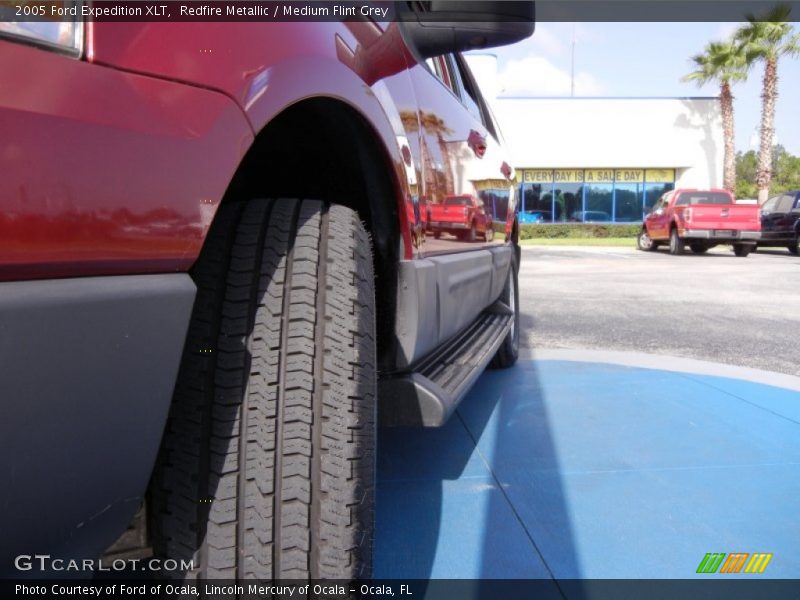 Redfire Metallic / Medium Flint Grey 2005 Ford Expedition XLT
