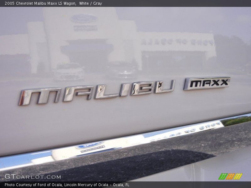 White / Gray 2005 Chevrolet Malibu Maxx LS Wagon