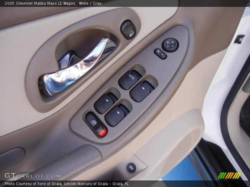 White / Gray 2005 Chevrolet Malibu Maxx LS Wagon