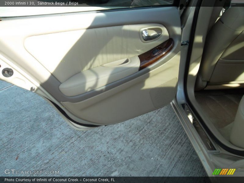 Sandrock Beige / Beige 2000 Infiniti I 30