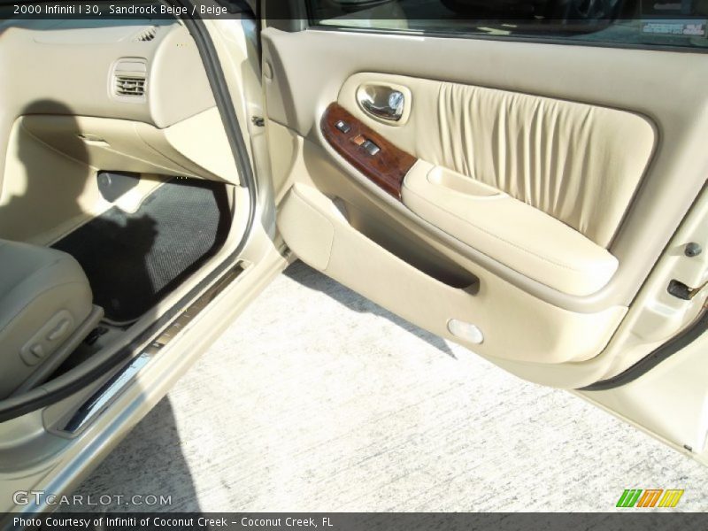 Sandrock Beige / Beige 2000 Infiniti I 30