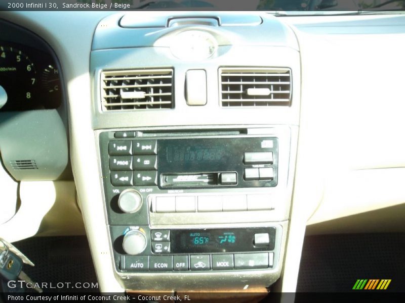 Sandrock Beige / Beige 2000 Infiniti I 30