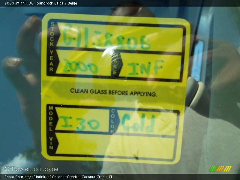 Sandrock Beige / Beige 2000 Infiniti I 30
