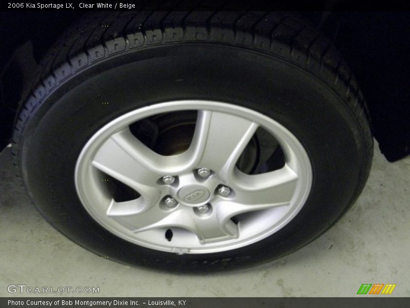 Clear White / Beige 2006 Kia Sportage LX