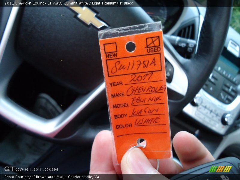 Summit White / Light Titanium/Jet Black 2011 Chevrolet Equinox LT AWD
