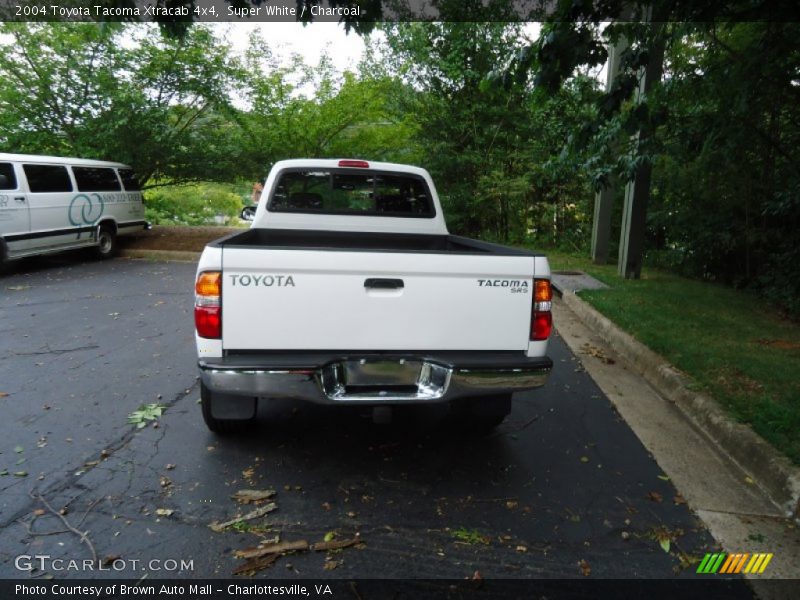 Super White / Charcoal 2004 Toyota Tacoma Xtracab 4x4