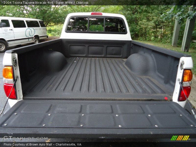 Super White / Charcoal 2004 Toyota Tacoma Xtracab 4x4