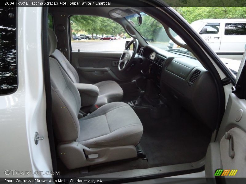 Super White / Charcoal 2004 Toyota Tacoma Xtracab 4x4