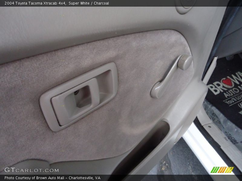 Super White / Charcoal 2004 Toyota Tacoma Xtracab 4x4