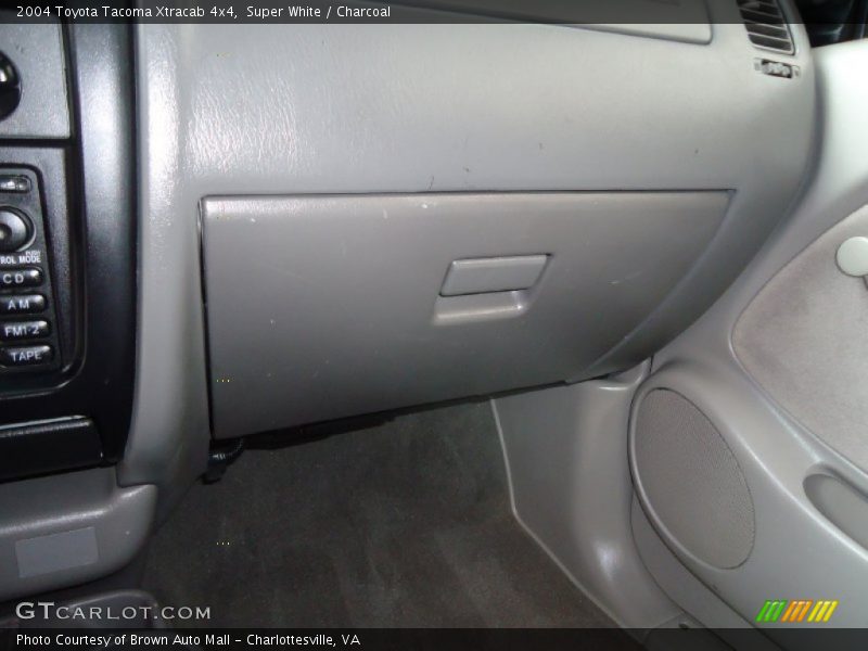 Super White / Charcoal 2004 Toyota Tacoma Xtracab 4x4