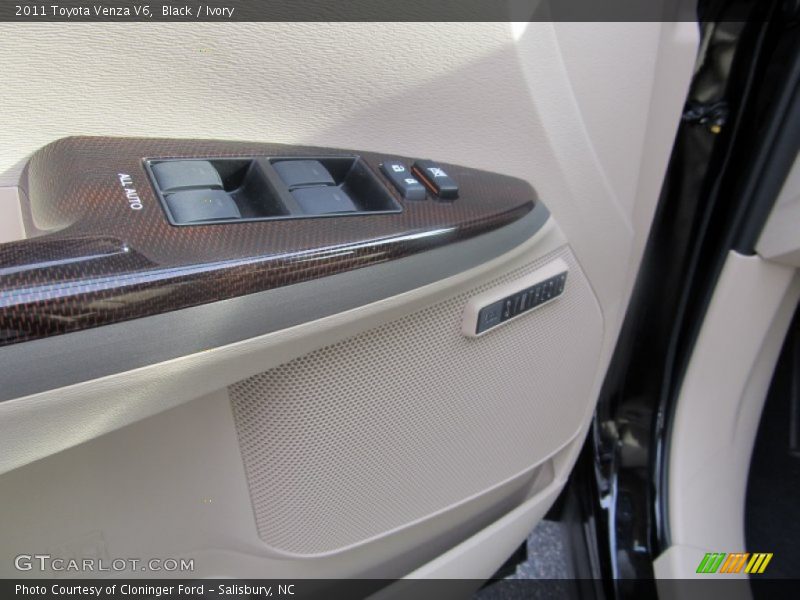 Black / Ivory 2011 Toyota Venza V6