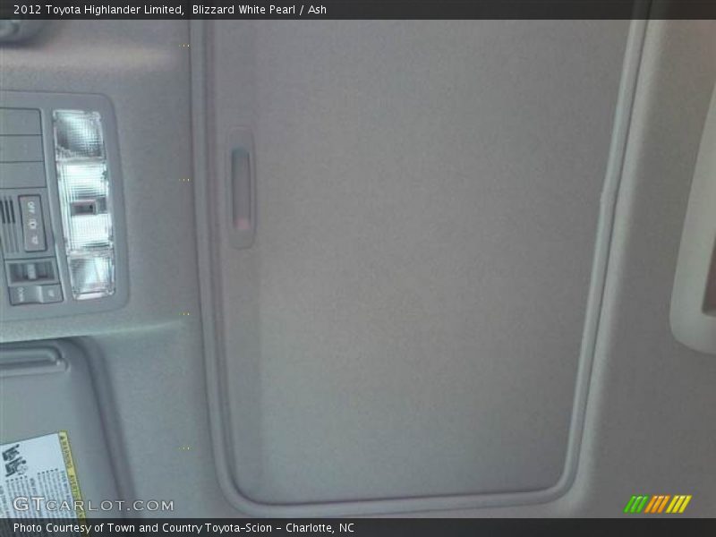 Blizzard White Pearl / Ash 2012 Toyota Highlander Limited