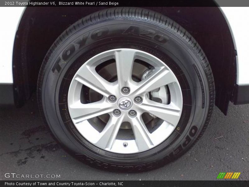 Blizzard White Pearl / Sand Beige 2012 Toyota Highlander V6