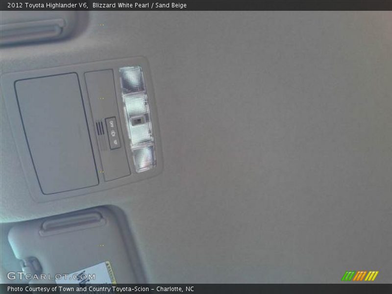 Blizzard White Pearl / Sand Beige 2012 Toyota Highlander V6