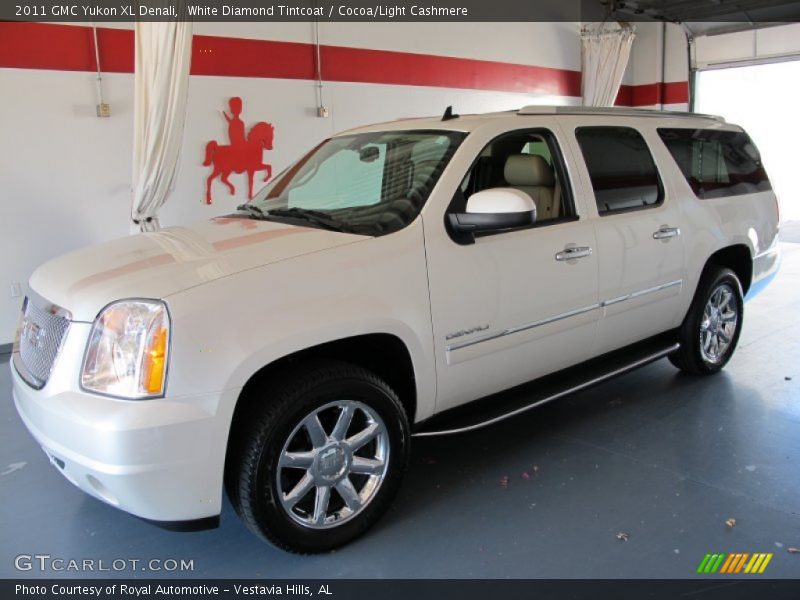 White Diamond Tintcoat / Cocoa/Light Cashmere 2011 GMC Yukon XL Denali