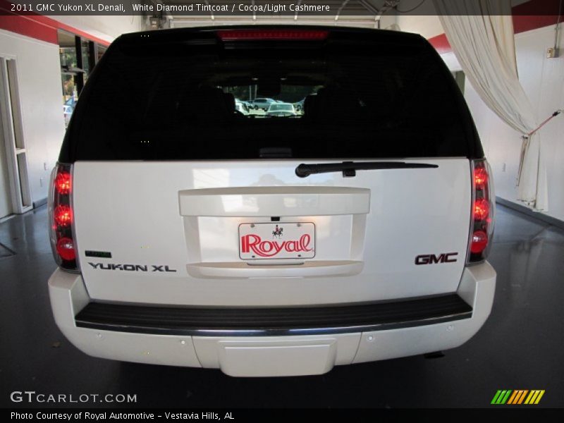 White Diamond Tintcoat / Cocoa/Light Cashmere 2011 GMC Yukon XL Denali