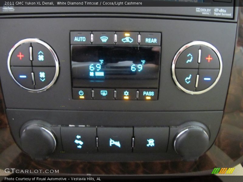 White Diamond Tintcoat / Cocoa/Light Cashmere 2011 GMC Yukon XL Denali