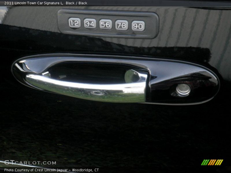 Black / Black 2011 Lincoln Town Car Signature L