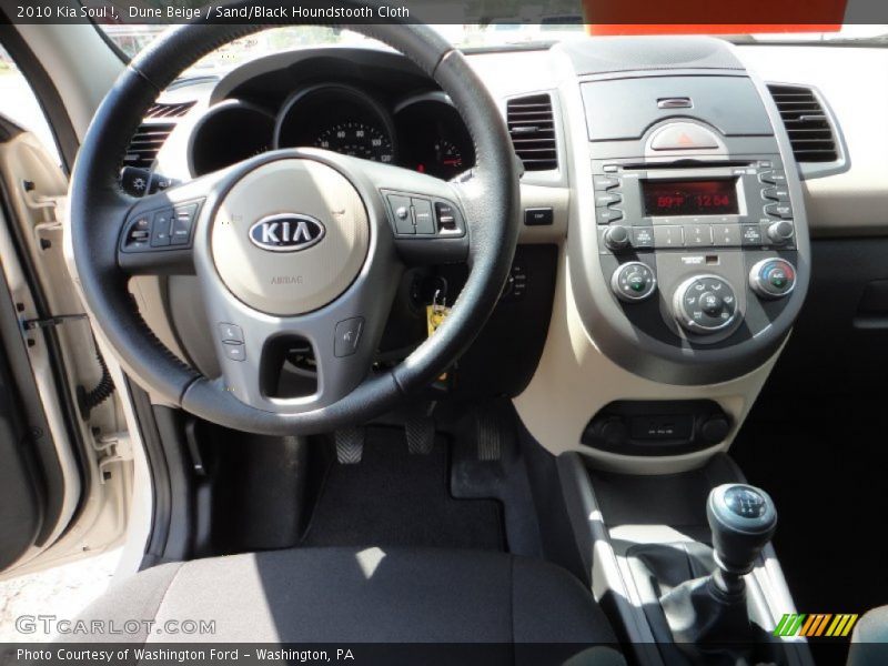 Dune Beige / Sand/Black Houndstooth Cloth 2010 Kia Soul !