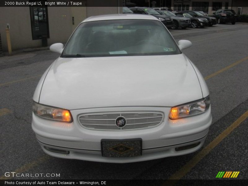 Bright White / Taupe 2000 Buick Regal LS
