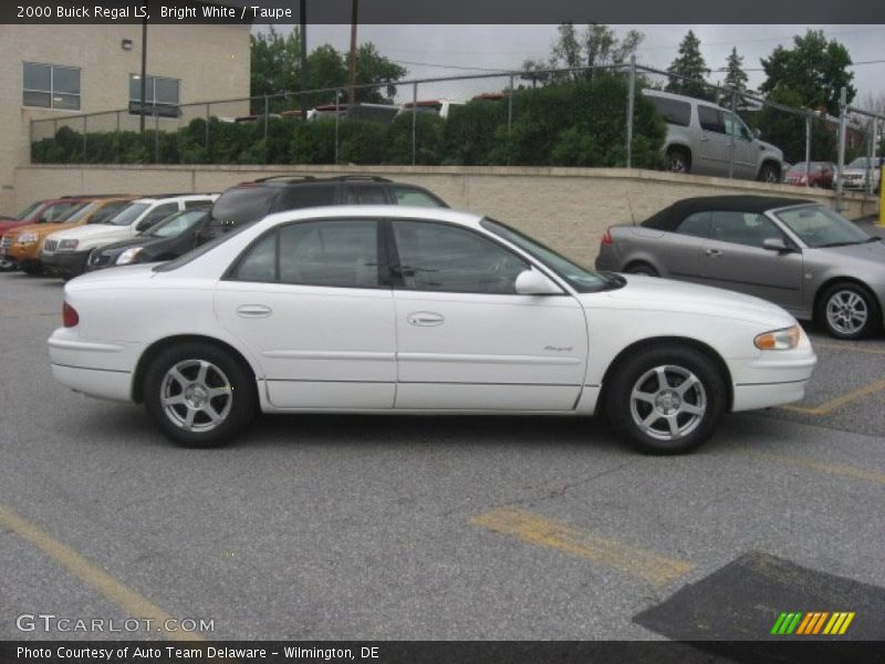 Bright White / Taupe 2000 Buick Regal LS