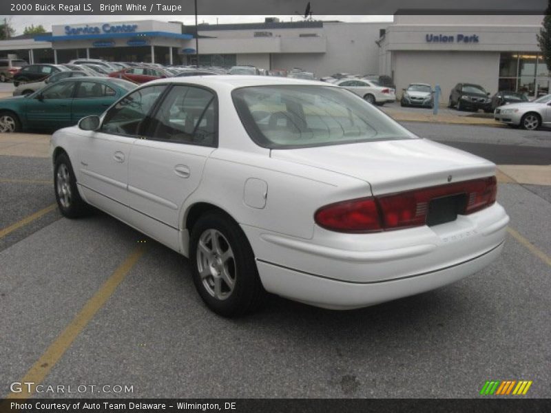 Bright White / Taupe 2000 Buick Regal LS